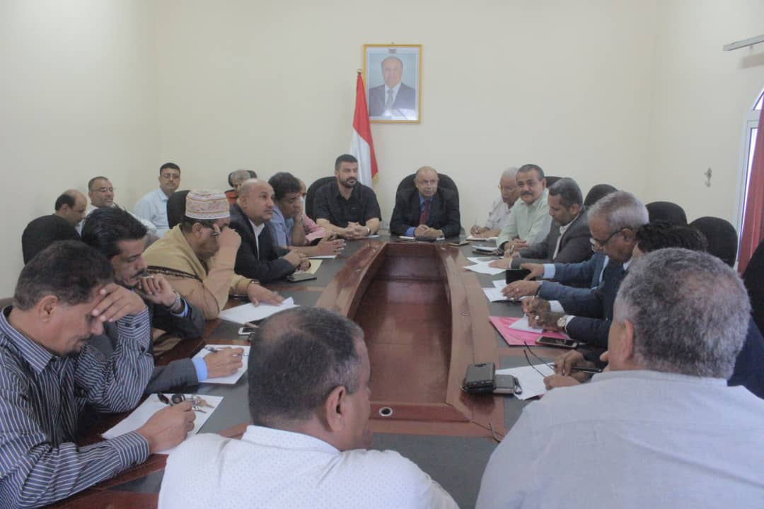 الحكومة تعتمد مليار ريال لمواجهة أضرار السيول بعدن وتعقد إجتماعا موسعا لمناقشة سبل رفع الأضرار