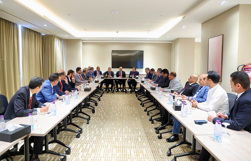 رئيس الوزارء يبحث مع التكتل الوطني أولويات المرحلة والتحديات القائمة 