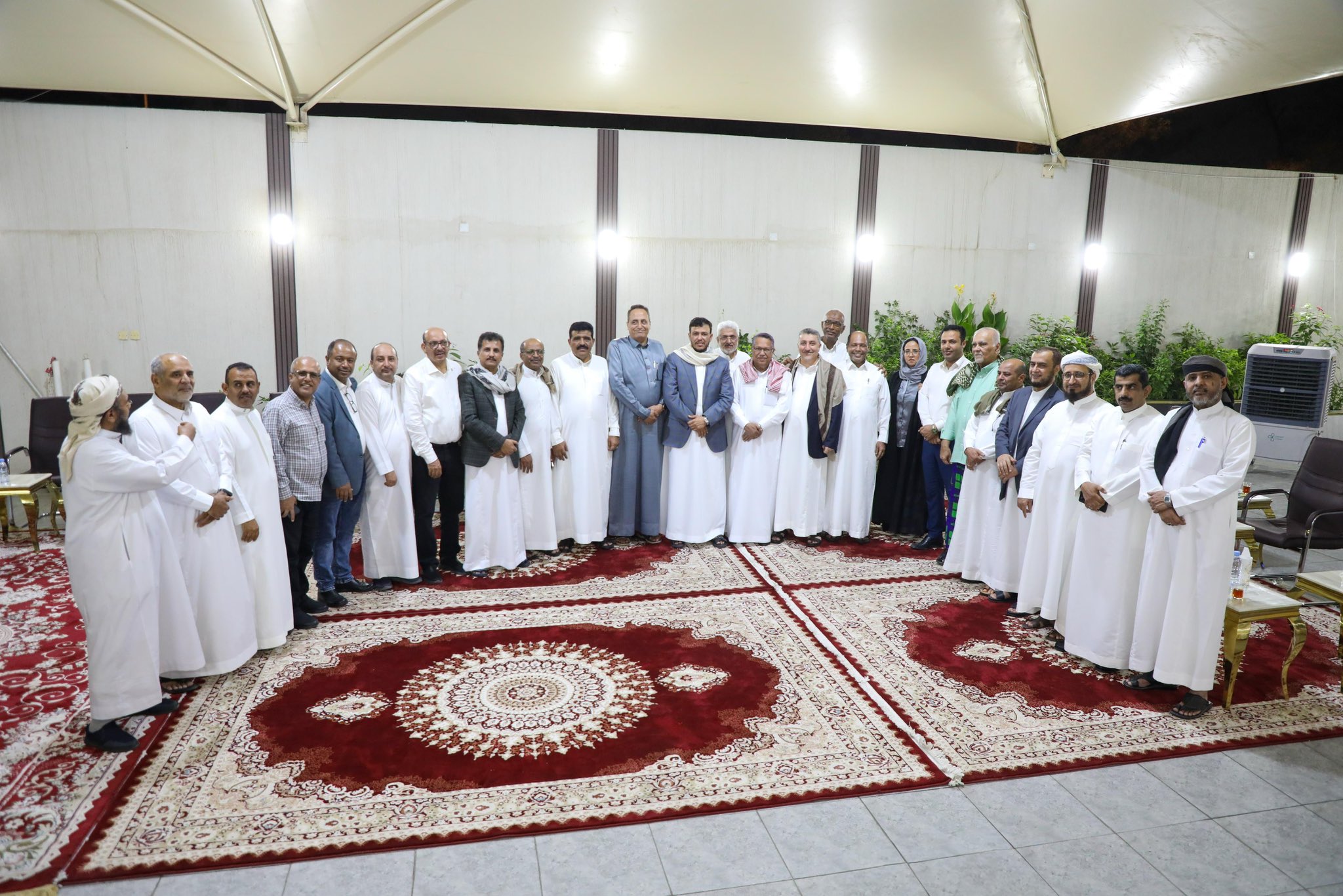 نائب رئيس مجلس القيادة الدكتور عبدالله العليمي يلتقي قيادات التكتل الوطني للأحزاب والمكونات السياسية