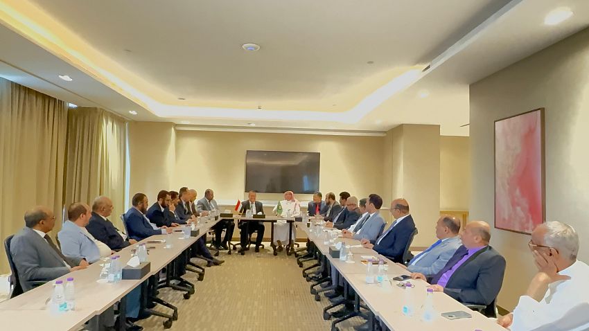 تكتل الأحزاب والمكونات السياسية يناقش مع سفير مجلس التعاون مستجدات اليمن