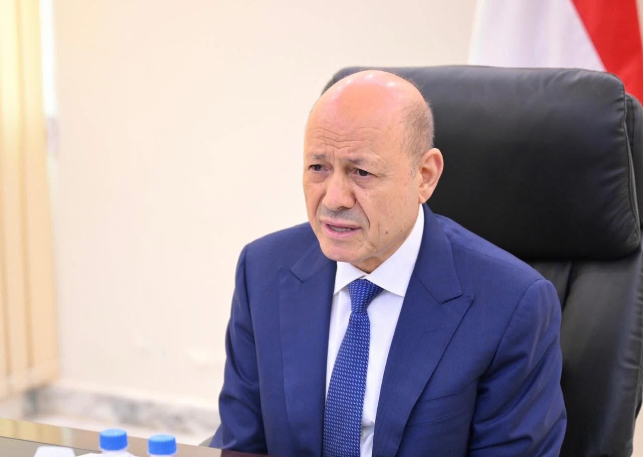 اجتماع بين رئيس مجلس القيادة الرئاسي وقيادة التكتل الوطني لبحث المستجدات السياسية