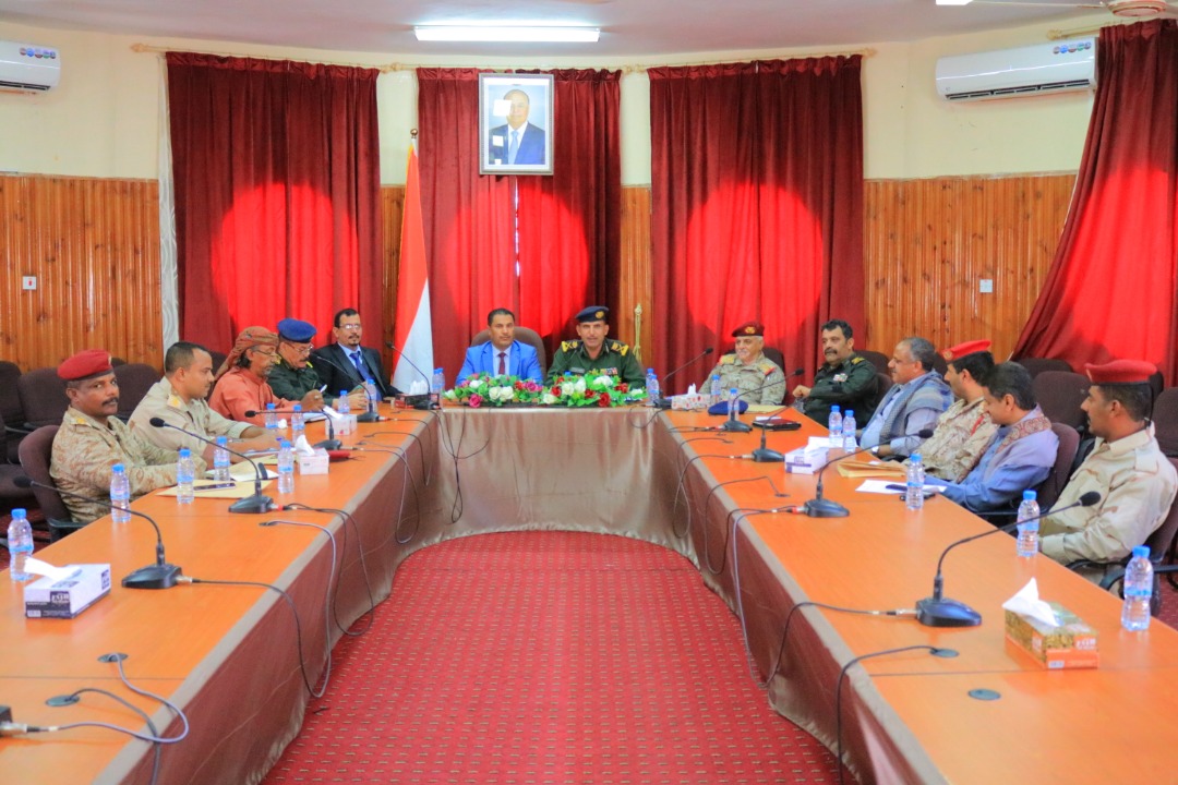 اللجنتان الرئاسية والأمنية تناقشان الوضع الأمني وملف الاغتيالات بوادي وصحراء حضرموت 